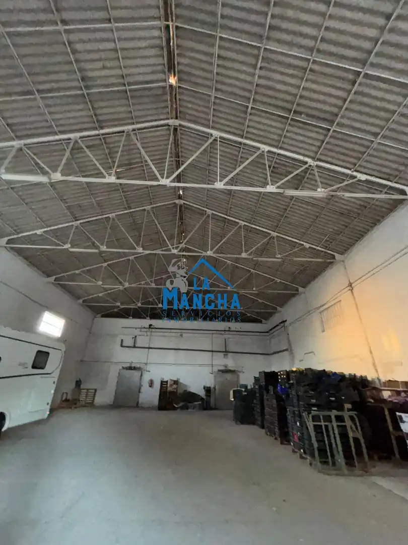 Außenansicht von Fabrikhallen zum Verkauf in Albacete