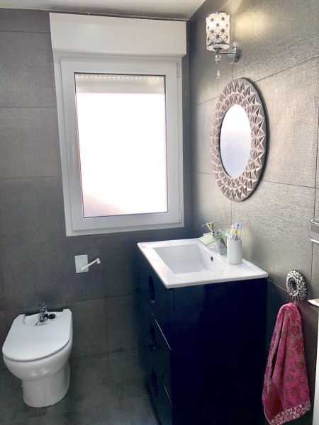 Bathroom of House or chalet for sale in Santiago de Compostela   with Air Conditioner, Heating and Terrace