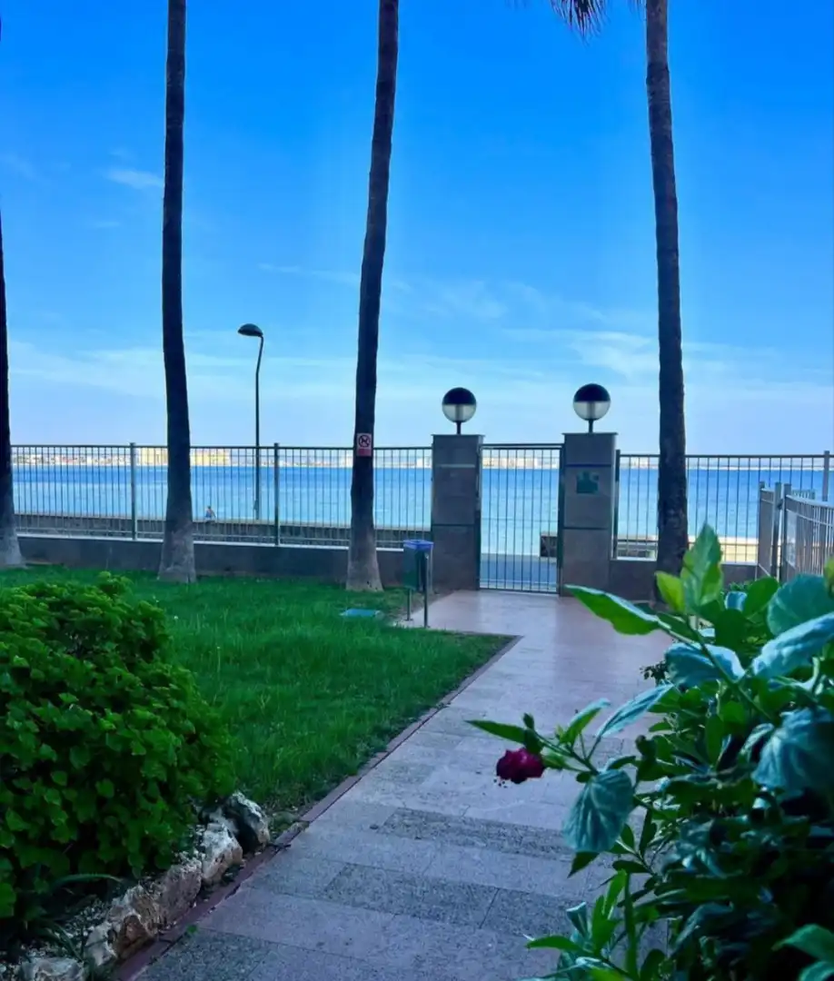 Parkplatz von Dachboden zum Verkauf in La Manga del Mar Menor mit Klimaanlage, Abstellraum und Möbliert