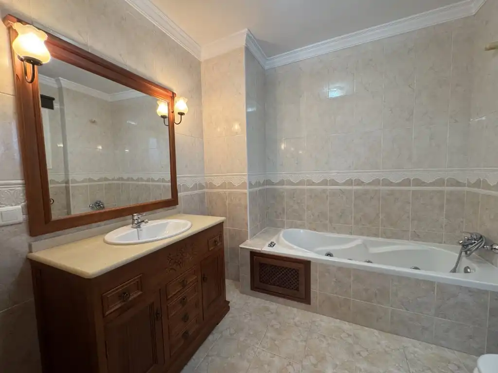 Bany de Casa o xalet en venda en Estepona amb Forn i Rentadora