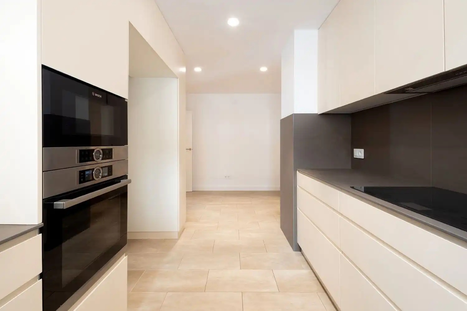 Cuina de Pis de lloguer en Barcelona amb Aire condicionat, Calefacció i Parquet