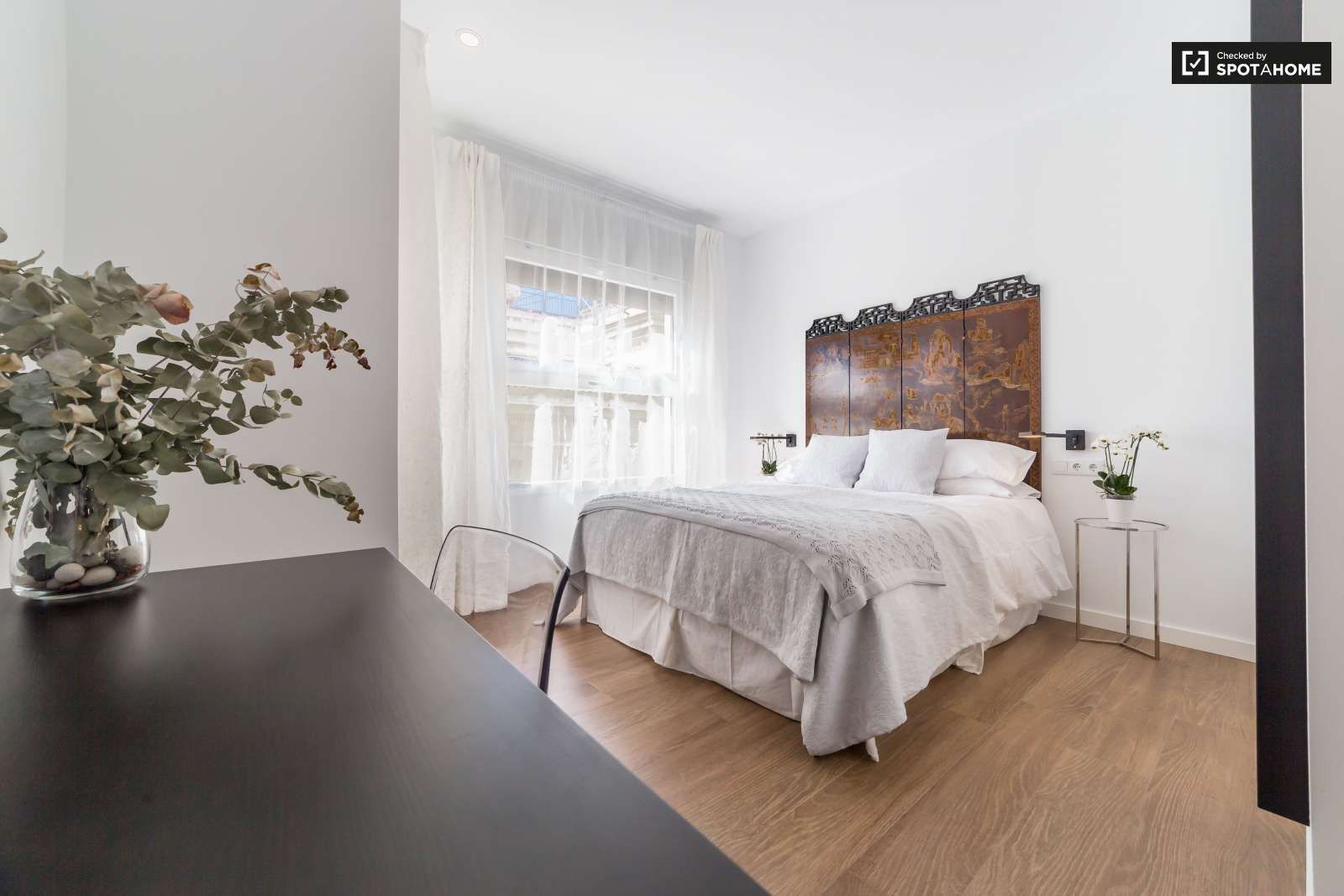 Bedroom of Study to share in  Valencia Capital  with Air Conditioner and Terrace