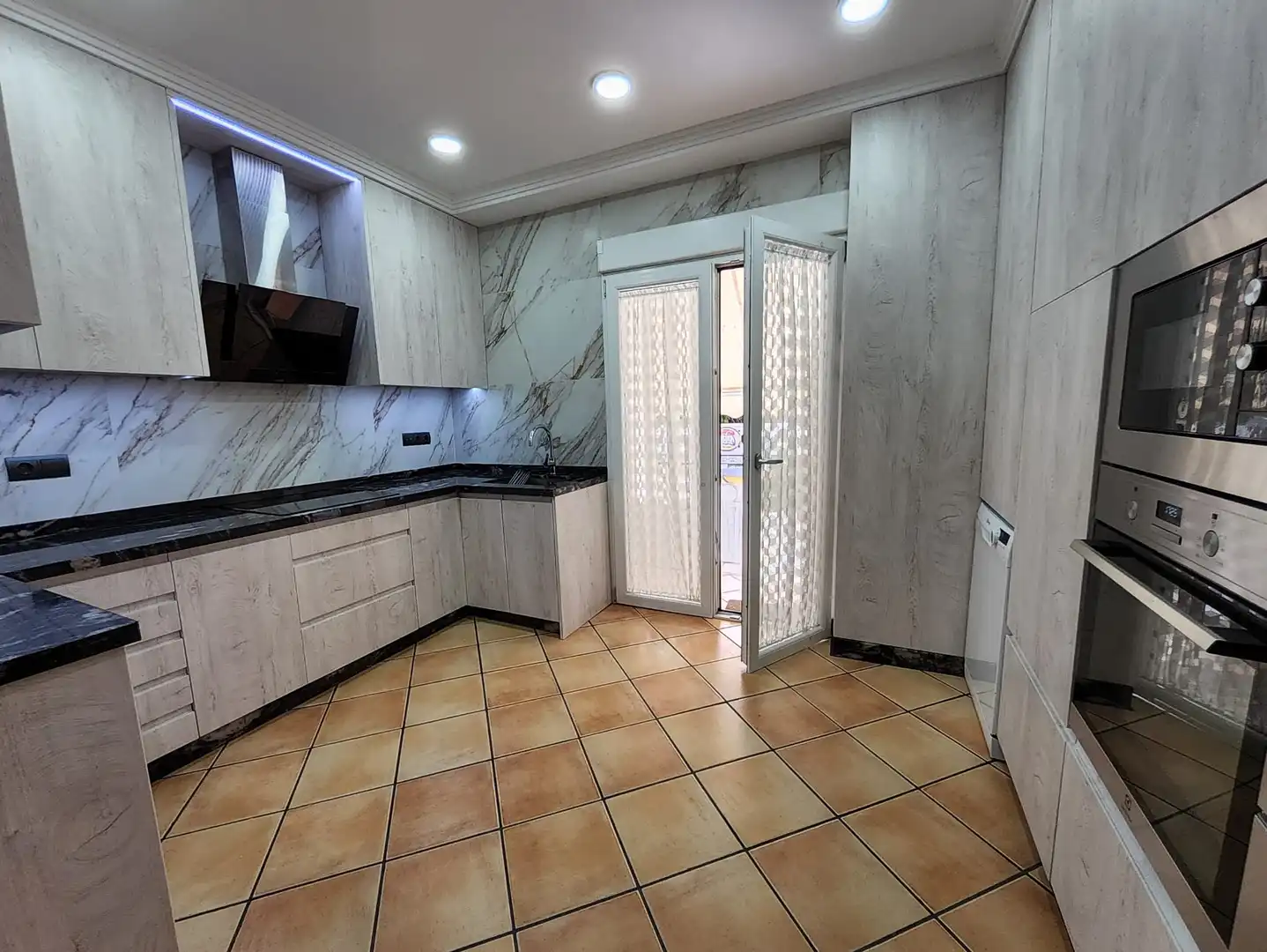 Kitchen of Houses for sale in San Vicente del Raspeig / Sant Vicent del Raspeig  with Storage room, Swimming Pool and Community pool