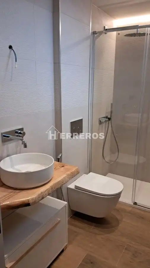 Baño de Apartamento en venta en Nájera con Aire acondicionado, Calefacción y Terraza