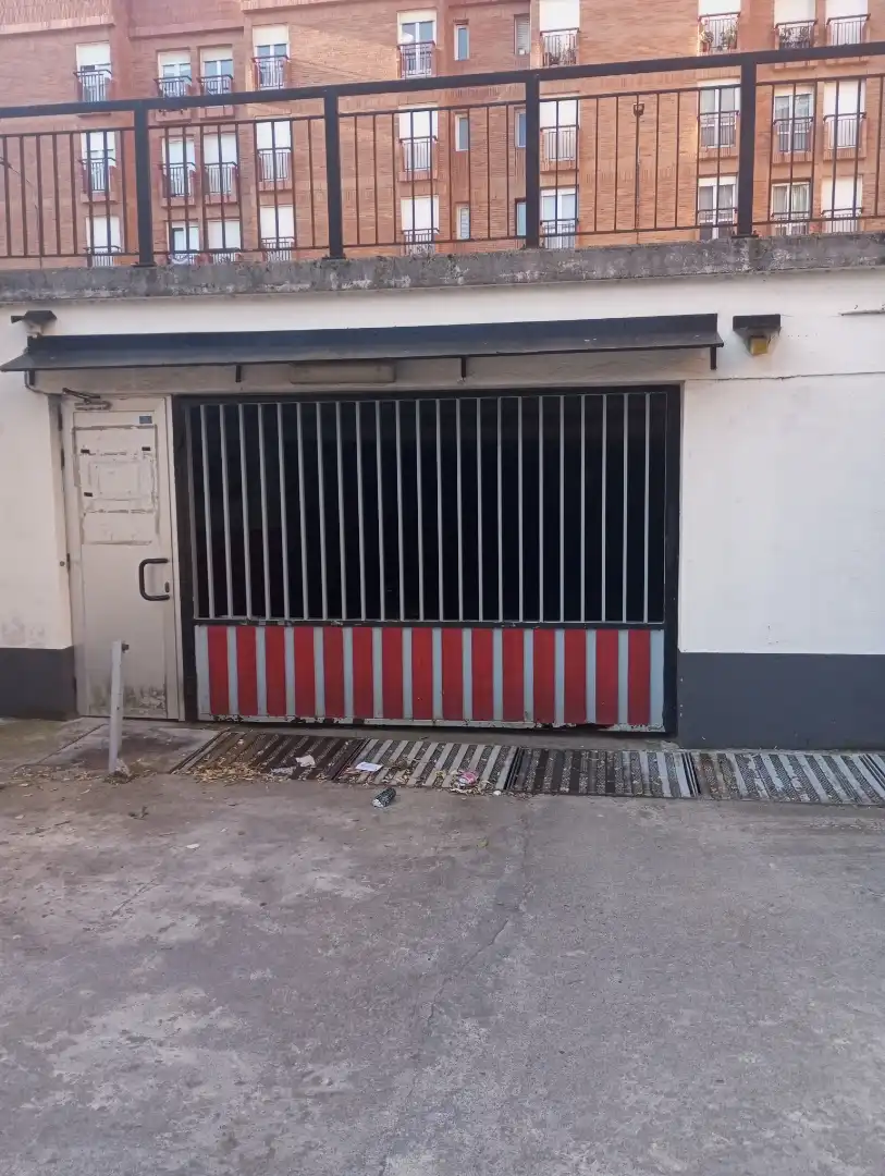 Parkplatz von Garage zum Verkauf in Zumaia