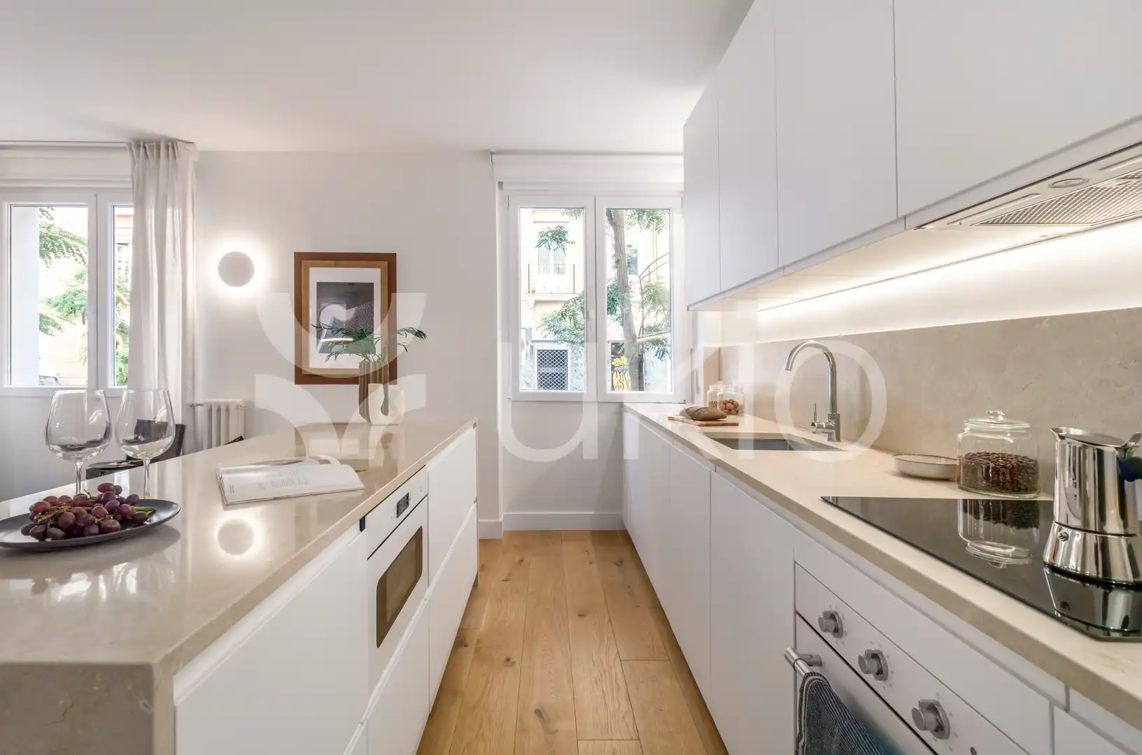 Cuina de Apartament de lloguer en Madrid amb Aire condicionat, Calefacció i Moblat