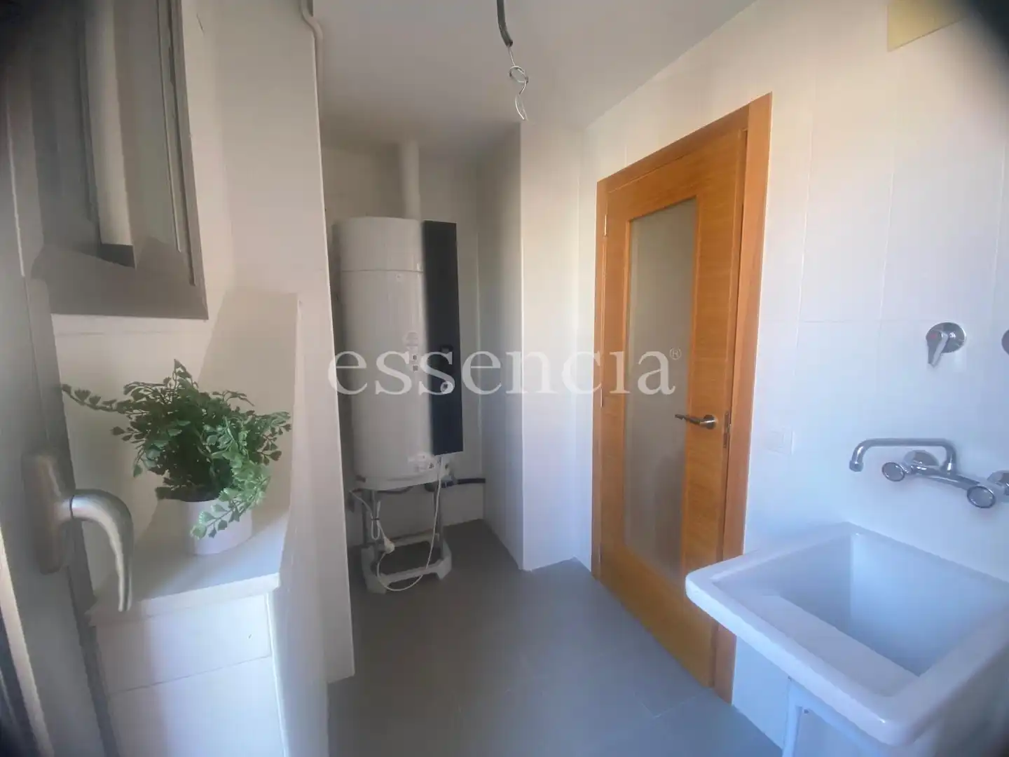 Baño de Piso en venta en Gandia con Aire acondicionado, Terraza y Balcón
