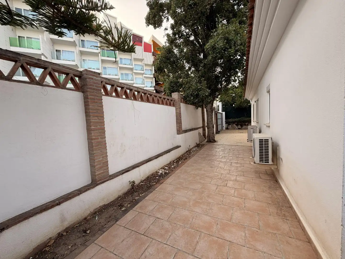 Außenansicht von Haus oder Chalet zum Verkauf in Benalmádena mit Klimaanlage, Heizung und Privatgarten