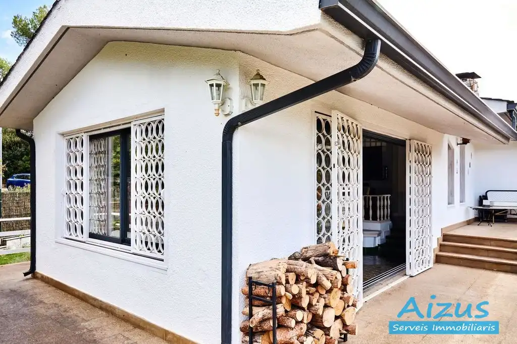 Vista exterior de Casa o chalet en venta en Seva con Aire acondicionado, Calefacción y Jardín privado