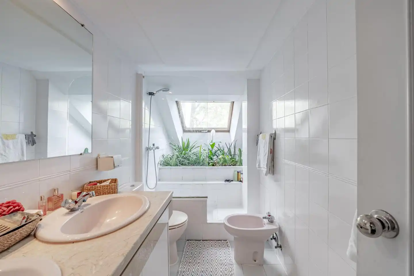 Baño de Casa adosada en venta en Madrid con Calefacción, Jardín privado y Piscina