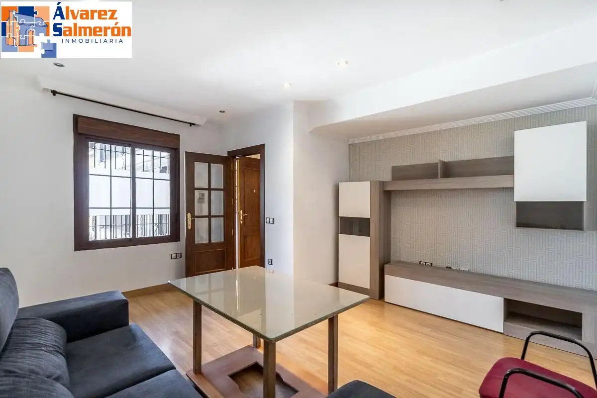 Living room of Flat for sale in La Zubia  with Air Conditioner and Storage room