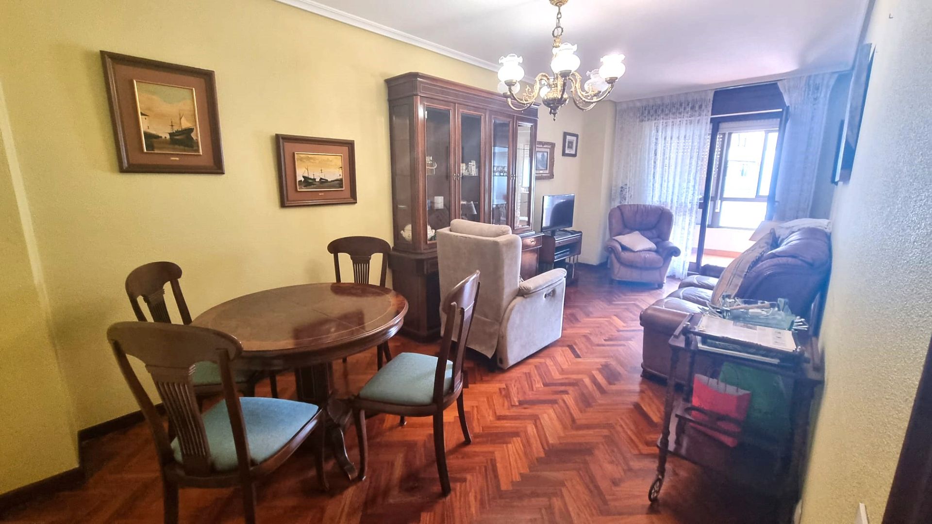 Sala d'estar de Pis en venda en Santander amb Calefacció, Parquet i Traster