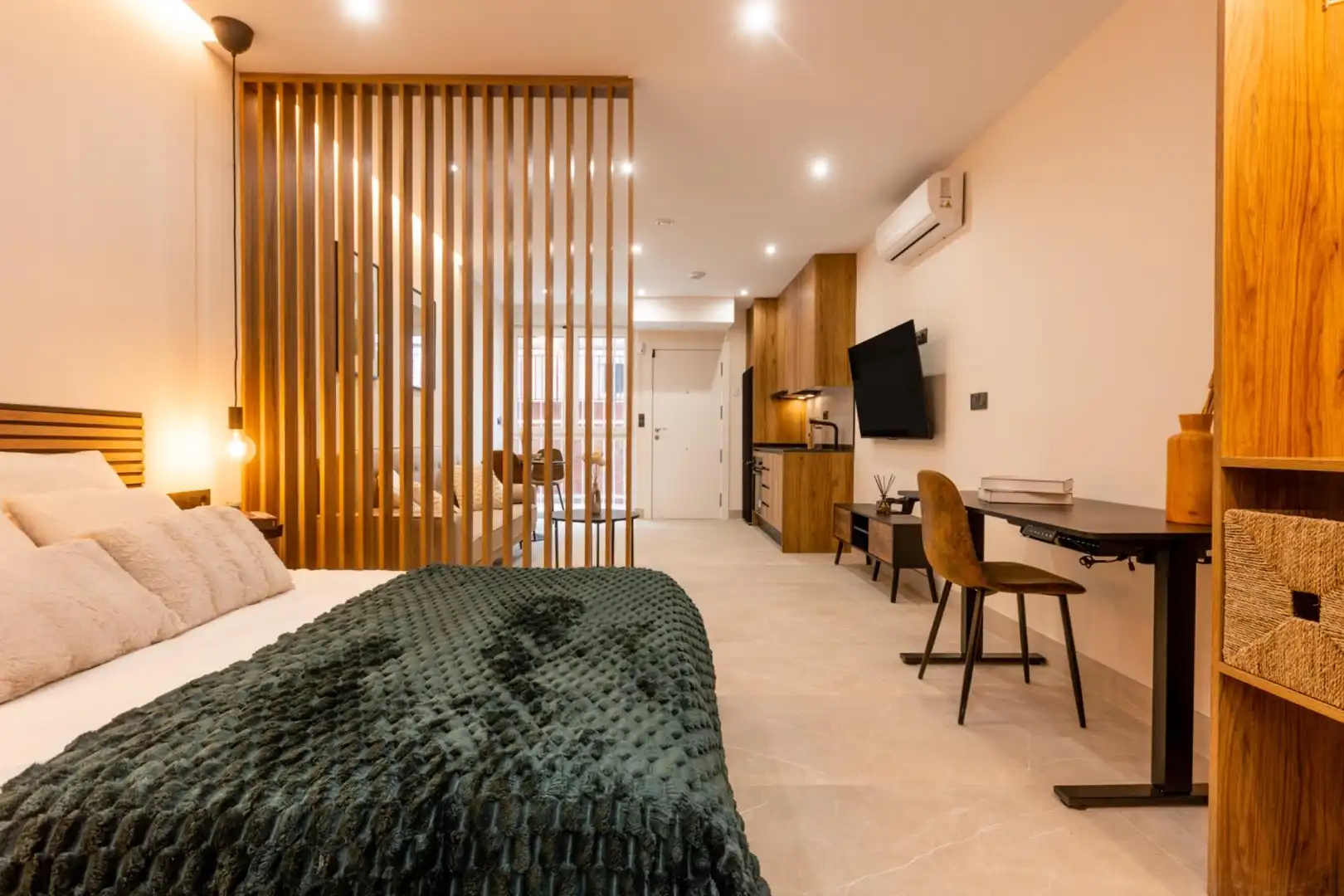 Schlafzimmer von Loft zum Verkauf in Granada mit Klimaanlage und Möbliert