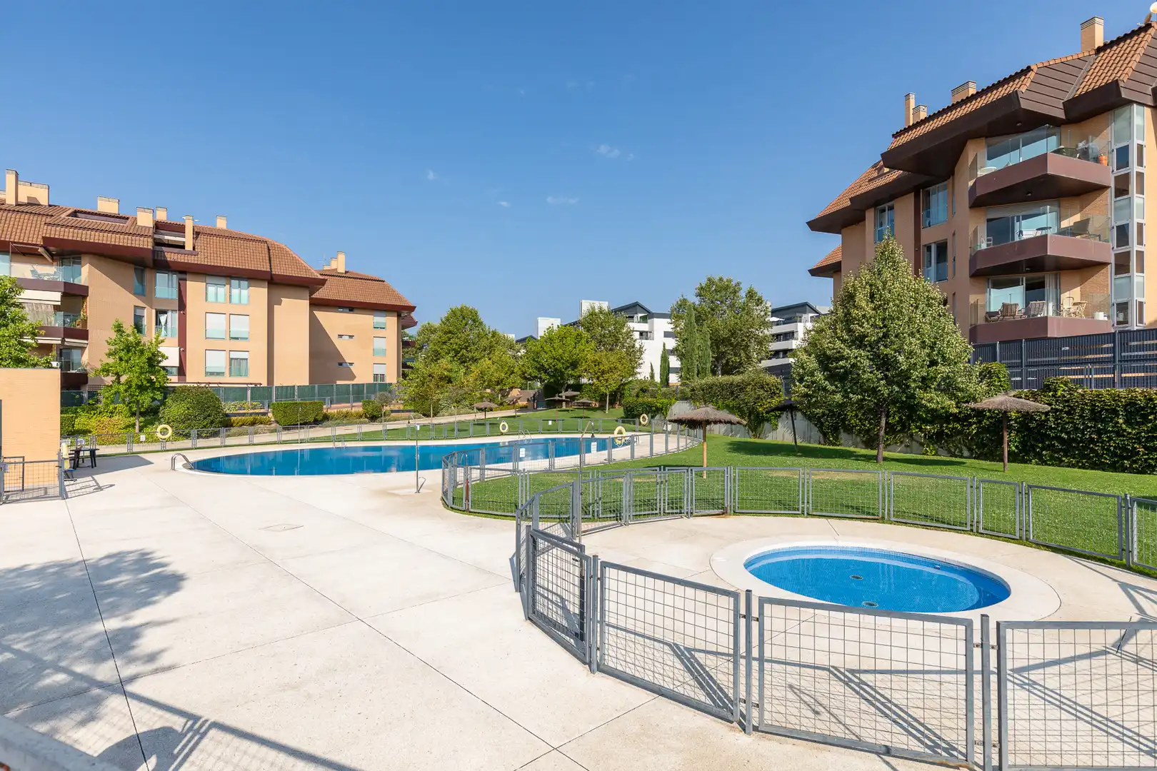 Schwimmbecken von Wohnung zur Miete in Boadilla del Monte mit Klimaanlage, Heizung und Gemeinschaftspool