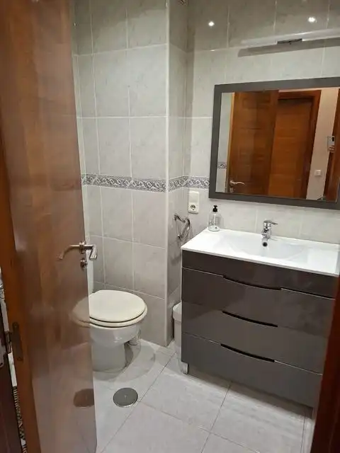 Bathroom of Flat for rent in Santiago de Compostela   with Heating and Furnished