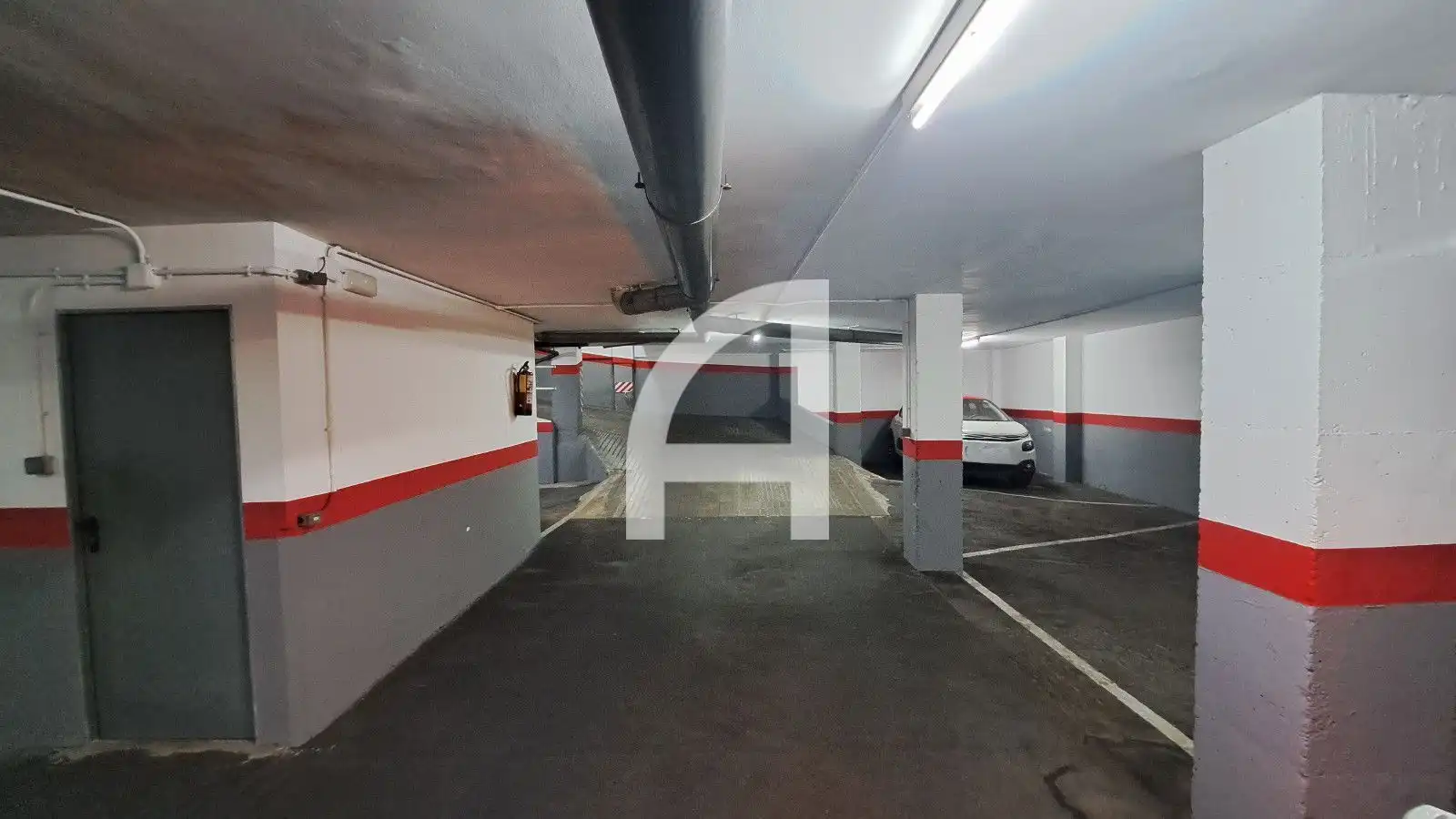 Parking de Piso en venta en Terrassa con Calefacción y Terraza