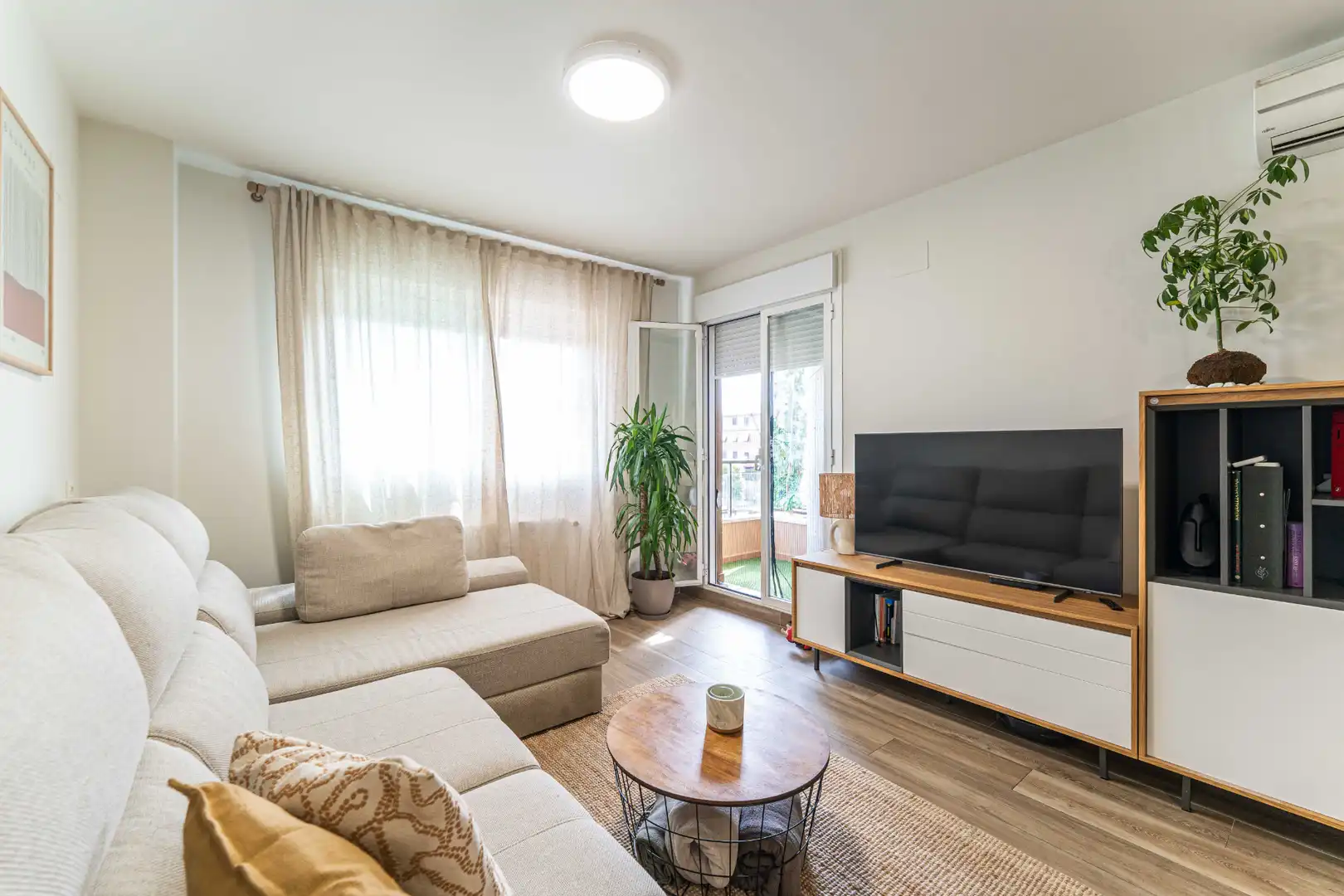 Sala de estar de Dúplex en venta en Arroyomolinos (Madrid) con Aire acondicionado, Calefacción y Terraza