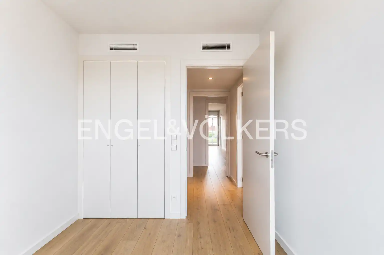 Flat for sale in Barcelona  with Air Conditioner, Heating and Terrace
