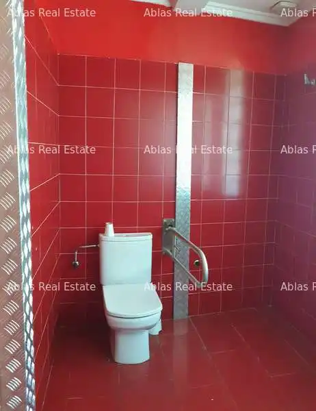 Badezimmer von Fabrikhallen zur Miete in Catarroja