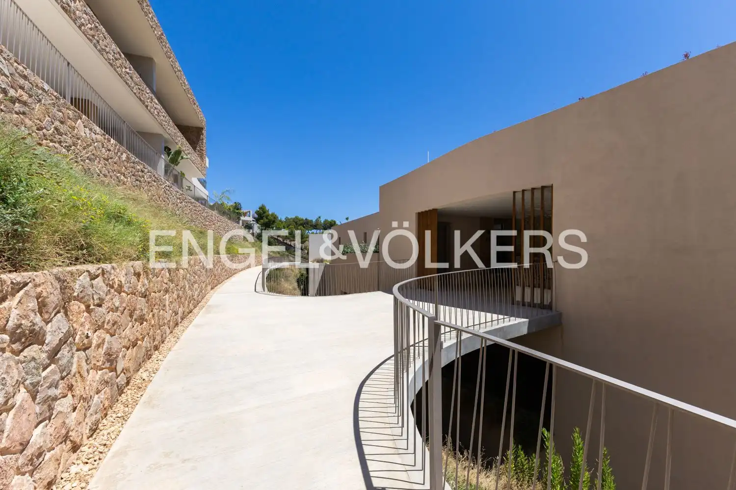 Vista exterior de Pis en venda en Oropesa del Mar / Orpesa amb Aire condicionat, Calefacció i Jardí privat