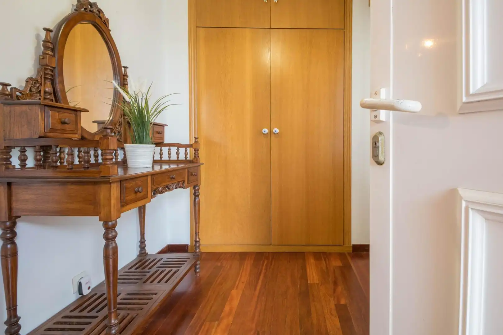 Casa adosada en venta en Oleiros con Calefacción, Jardín privado y Parquet