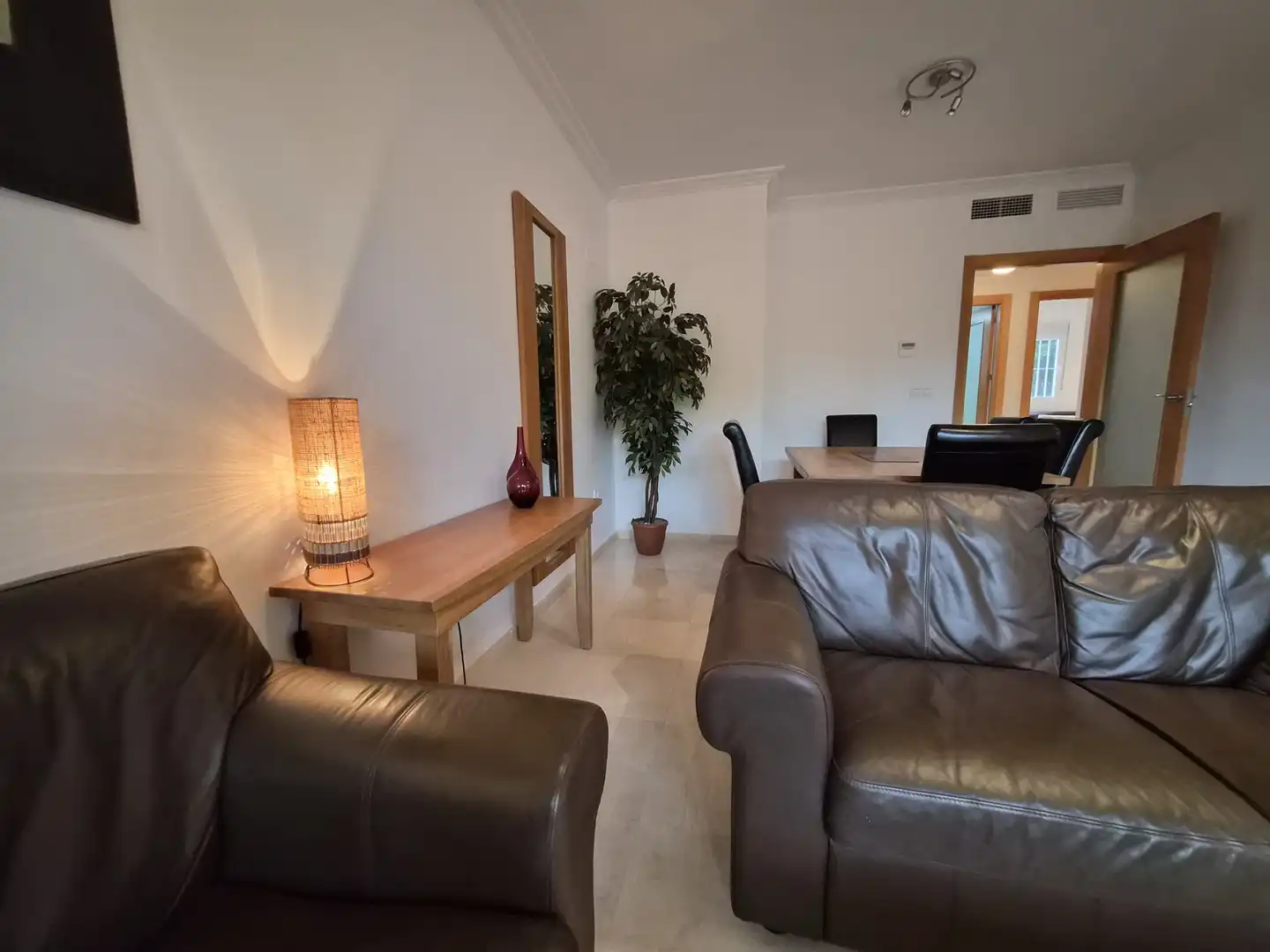 Sala d'estar de Planta baixa en venda en Casares amb Aire condicionat, Terrassa i Piscina
