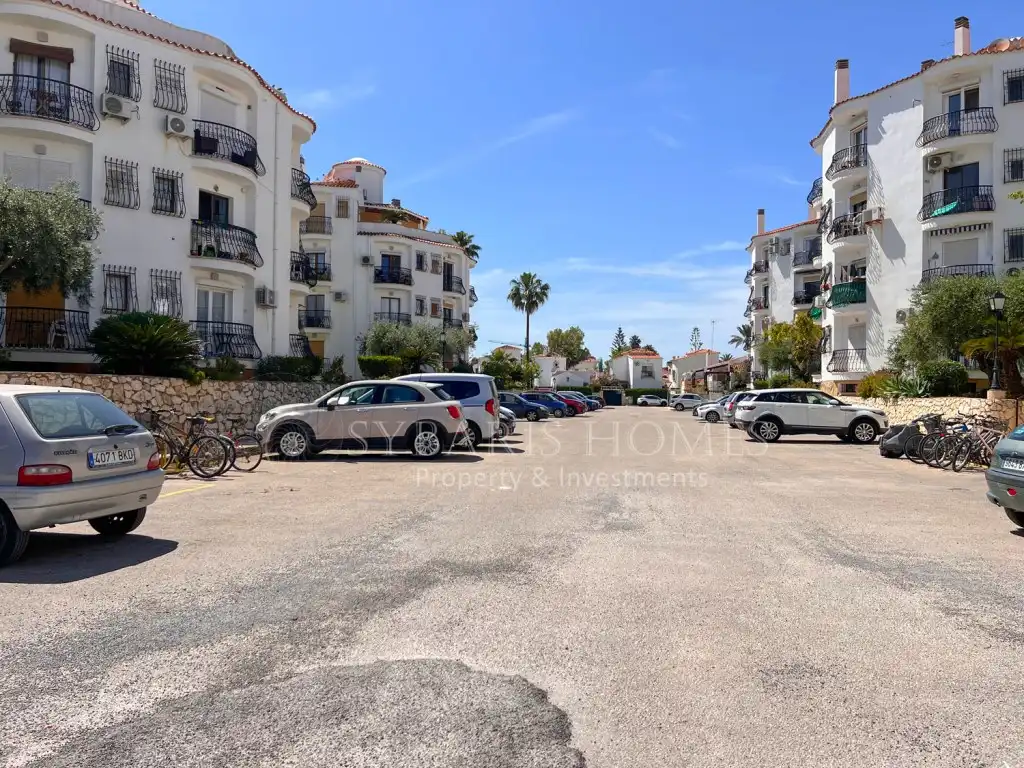 Parking de Apartamento de alquiler en Dénia con Aire acondicionado, Jardín privado y Piscina