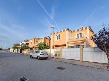 Villa mit Pool zum Verkauf in Calle Calle Venus