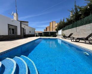 Swimming pool of House or chalet for sale in Torrevieja  with Air Conditioner, Heating and Private garden