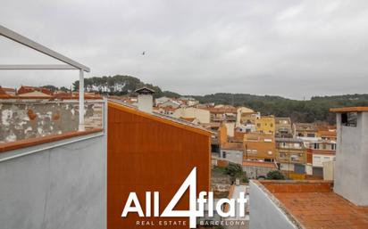 Exterior view of Duplex for sale in Rubí  with Terrace and Balcony