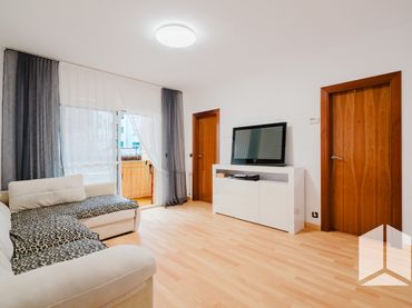 Piso con balcón en venta en Castell - Poble Vell