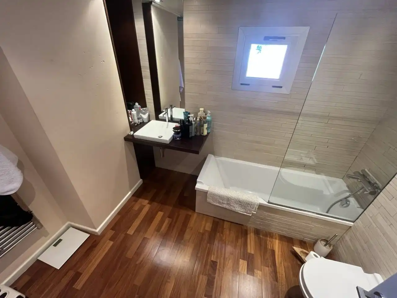 Bany de Casa o xalet en venda en Girona amb Aire condicionat, Calefacció i Jardí privat
