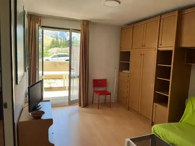 Dormitori de Apartament de lloguer en Aisa amb Parquet, Traster i Moblat