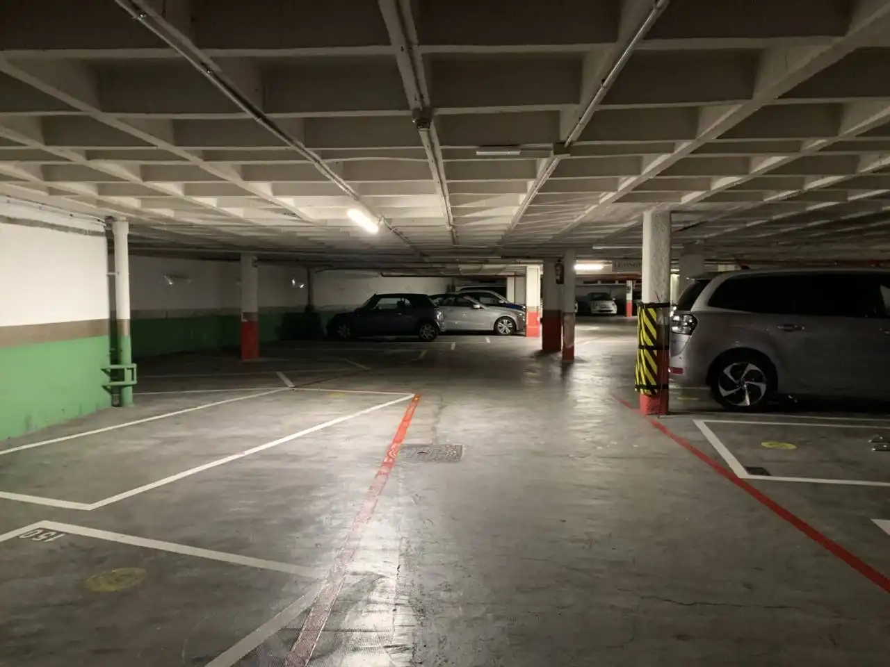 Aparcament de Oficina en venda en Barcelona amb Aire condicionat, Calefacció i Alarma