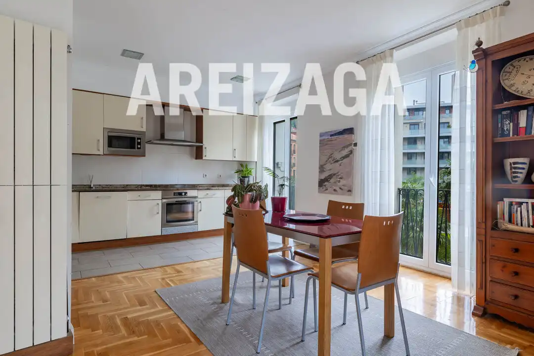 Vista exterior de Piso en venta en Donostia - San Sebastián  con Calefacción y Balcón