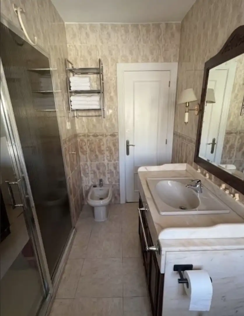 Bany de Casa o xalet en venda en Monachil amb Aire condicionat, Terrassa i Piscina