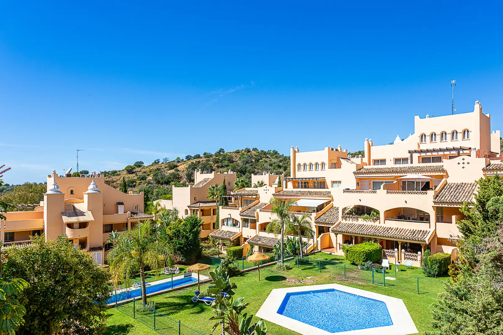 Vista exterior de Ático en venta en Marbella con Aire acondicionado, Terraza y Trastero