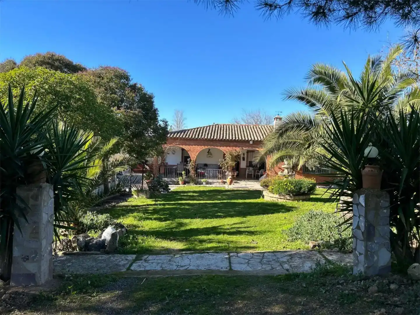 Jardí de Finca rústica en venda en Puebla de Sancho Pérez amb Piscina i Moblat