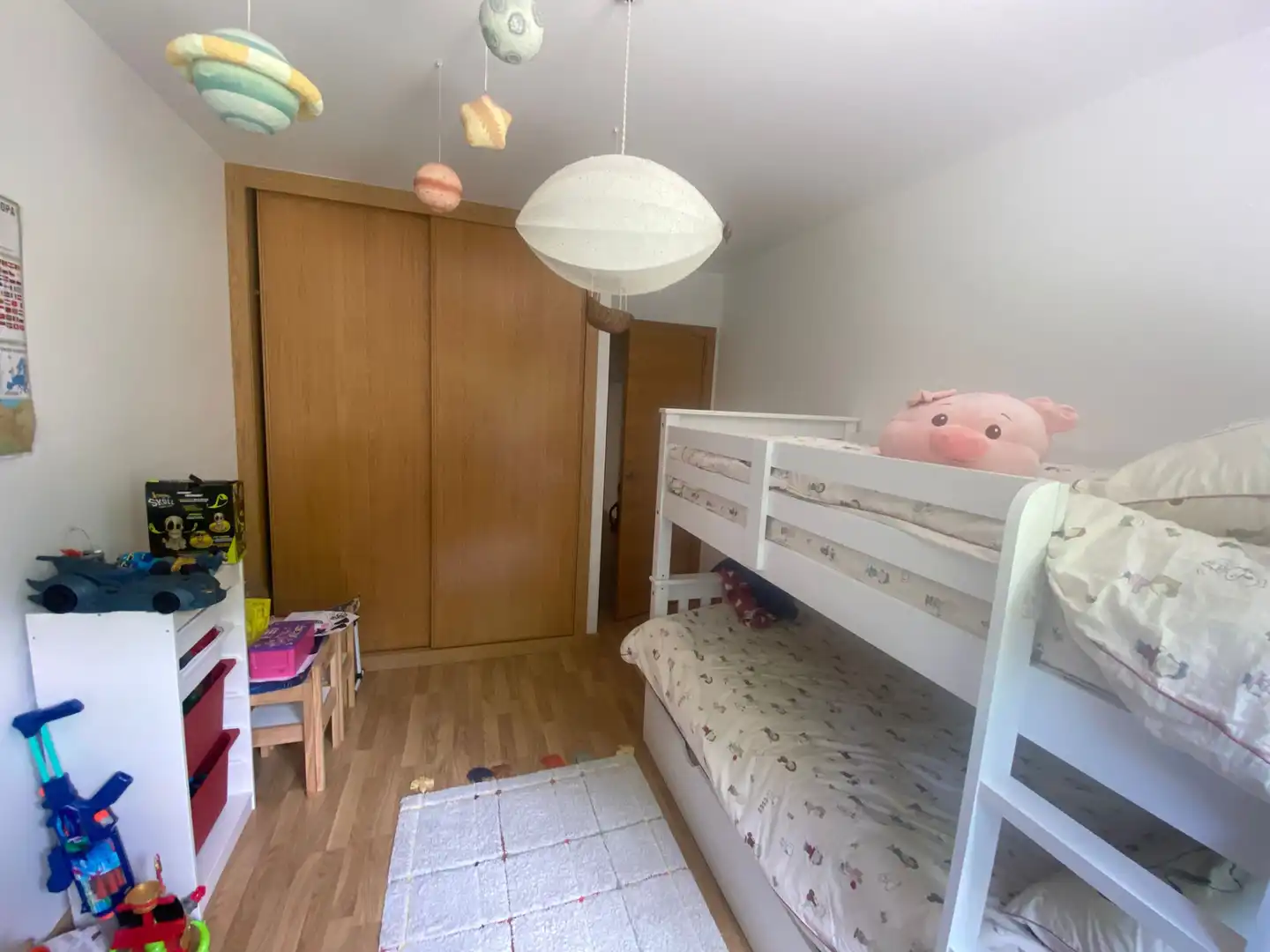 Dormitori de Apartament en venda en Viveiro amb Calefacció, Traster i Moblat