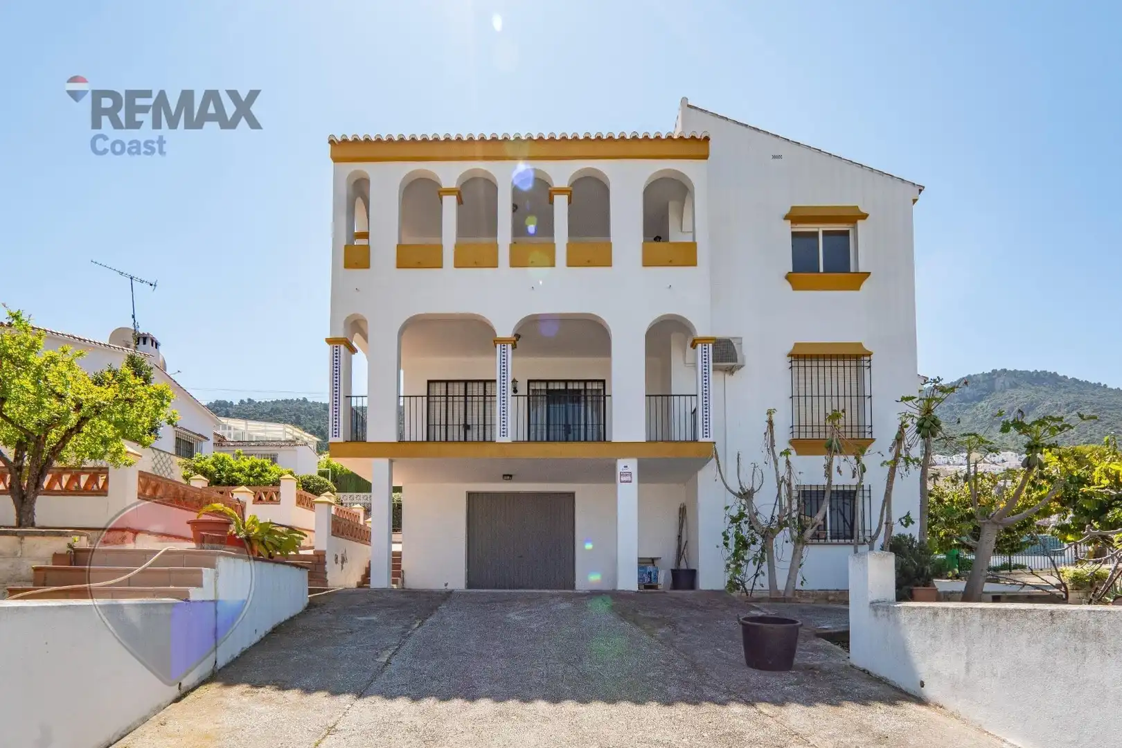 Vista exterior de Casa o xalet en venda en Alhaurín de la Torre amb Piscina comunitària