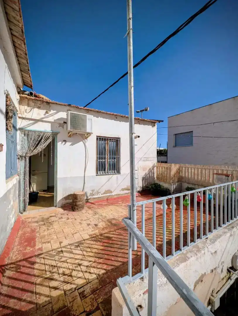 Vista exterior de Casa adosada en venda en Beniel amb Aire condicionat