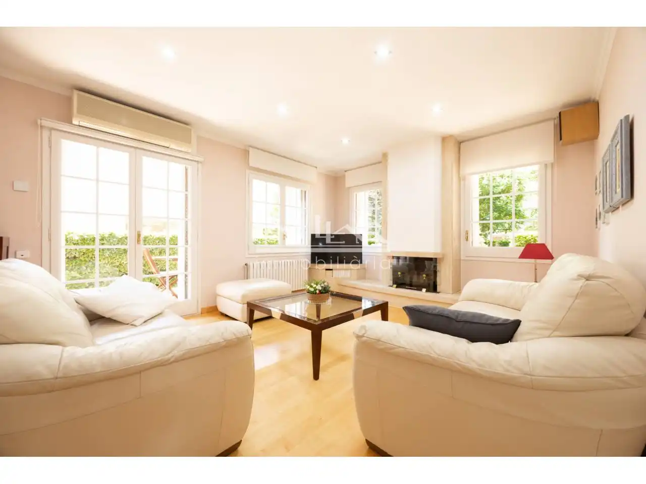 Sala de estar de Casa o chalet en venta en Vic con Calefacción, Jardín privado y Parquet
