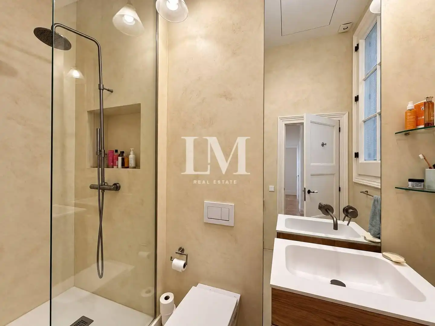 Bany de Apartament de lloguer en Eixample