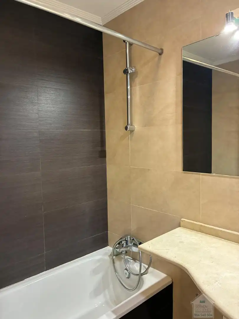 Baño de Piso en venta en Sevilla con Aire acondicionado, Calefacción y Trastero