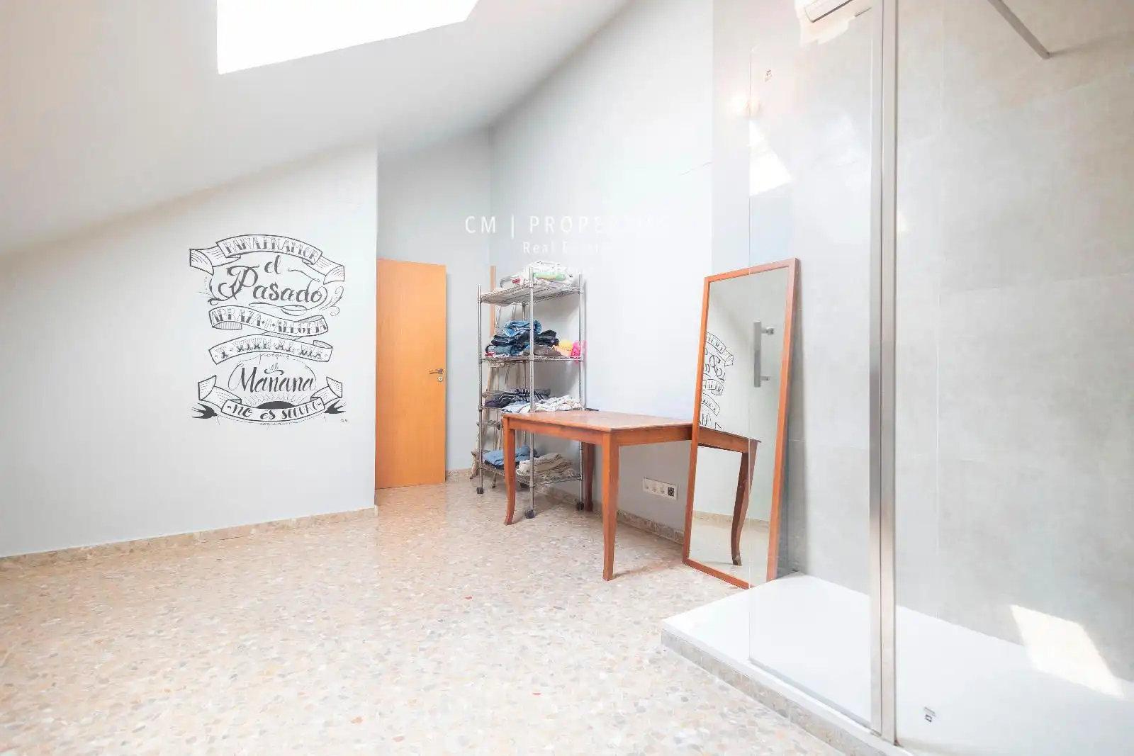 Habitación de Dúplex en venta en Valencia con Aire acondicionado, Terraza y Trastero