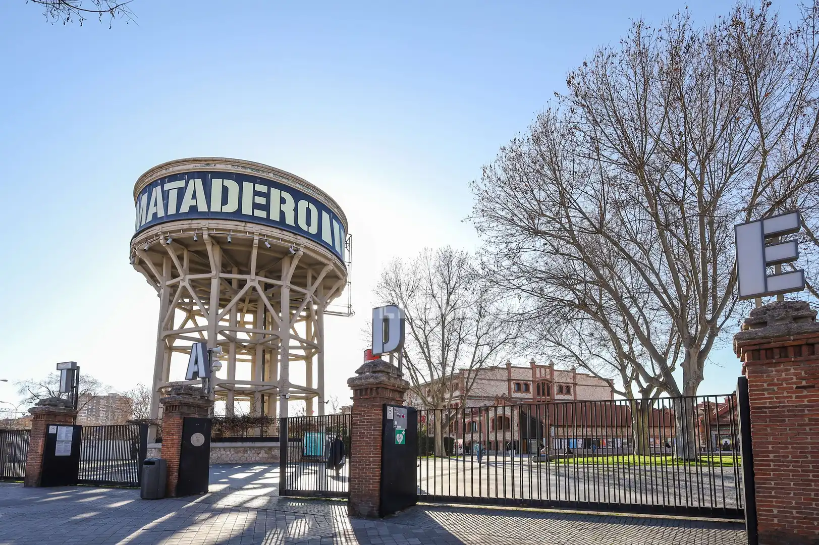 Vista exterior de Piso en venta en Madrid con Calefacción