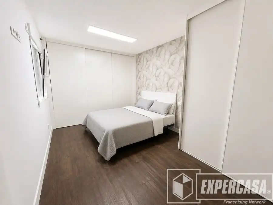 Dormitori de Casa o xalet en venda en Domeño amb Aire condicionat i Terrassa