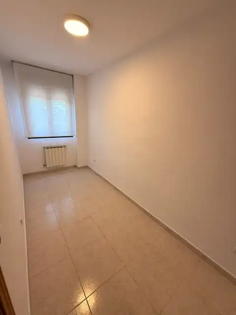 Schlafzimmer von Wohnung zur Miete in Camarma de Esteruelas mit Ofen und Waschmaschine