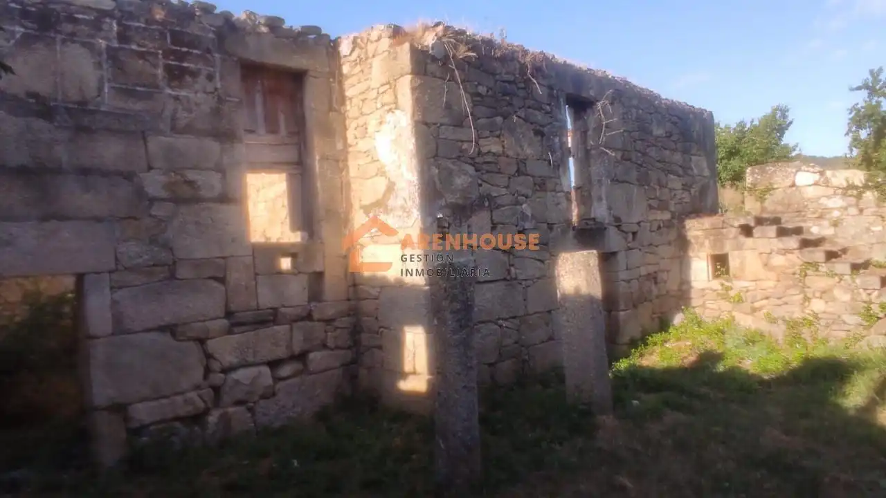 Casa o chalet en venta en A Bola  con Calefacción y Jardín privado
