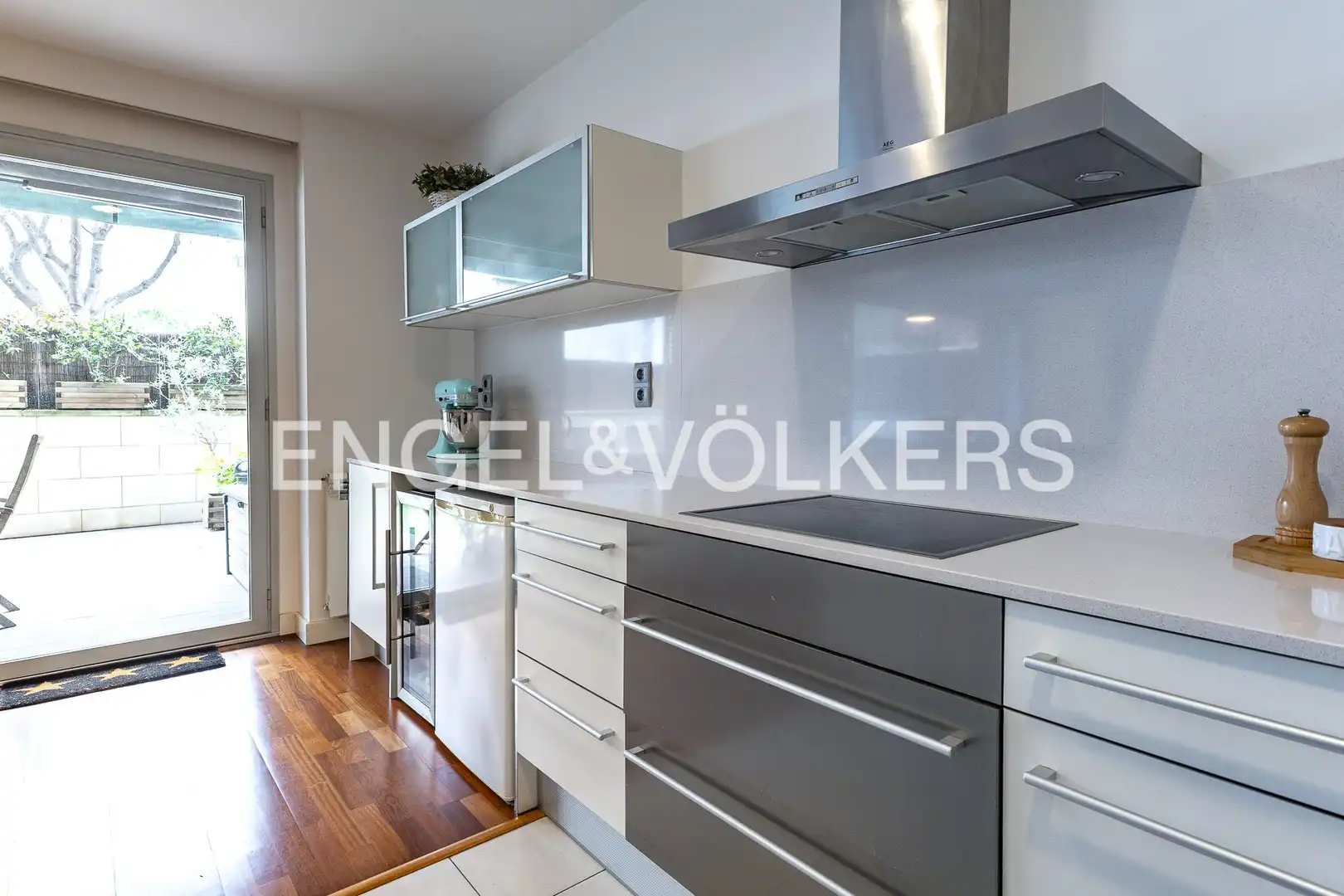 Cocina de Piso en venta en Sant Cugat del Vallès con Aire acondicionado, Calefacción y Jardín privado